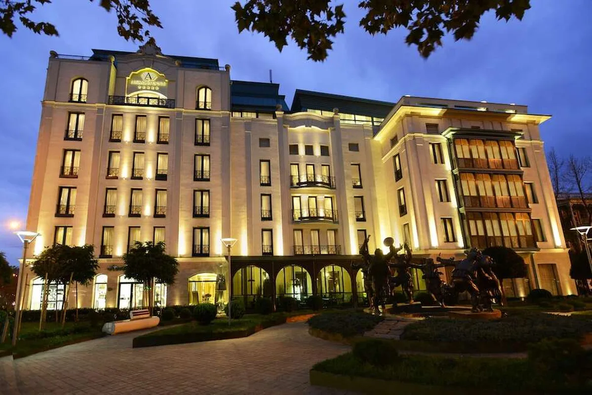 Ambassadori Hotel Tbilisi — hoofdfoto