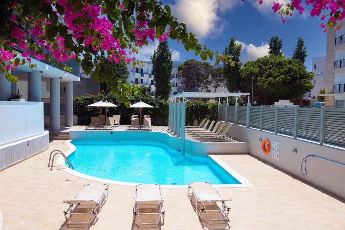 Alia Beach Hotel — hoofdfoto