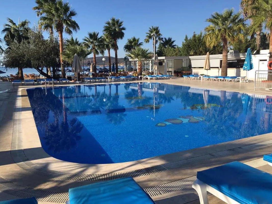Nagi Beach Hotel — hoofdfoto