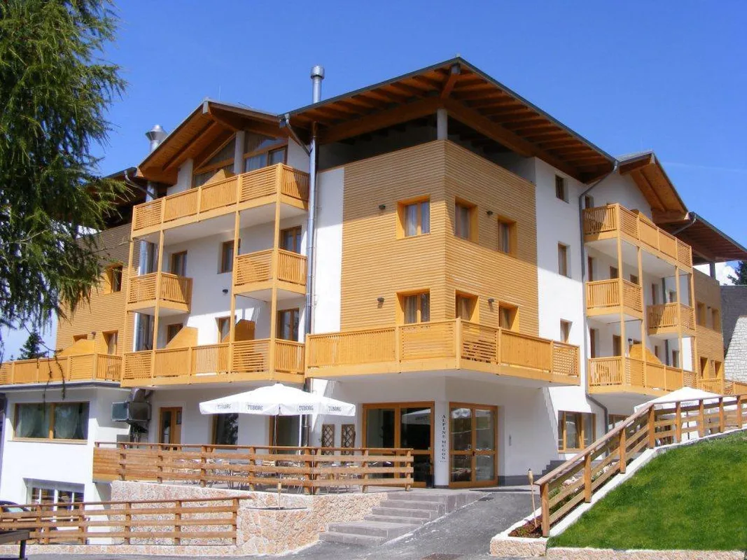 Alpine Mugon, hoofdfoto