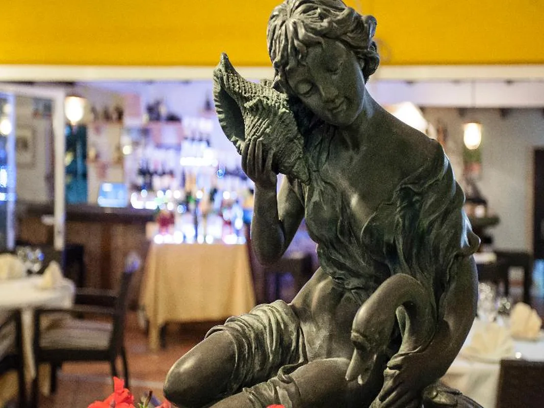 Cupidor, hoofdfoto