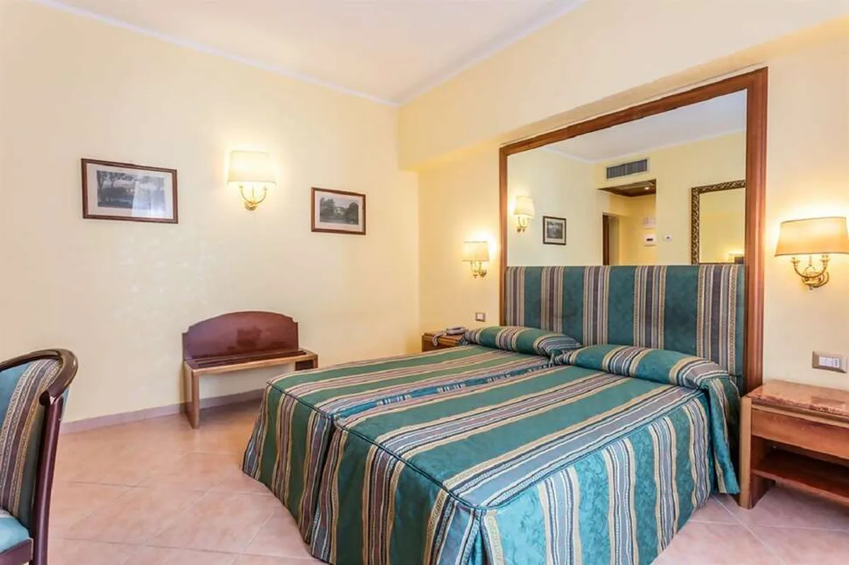 Raeli Hotel Luce — hoofdfoto