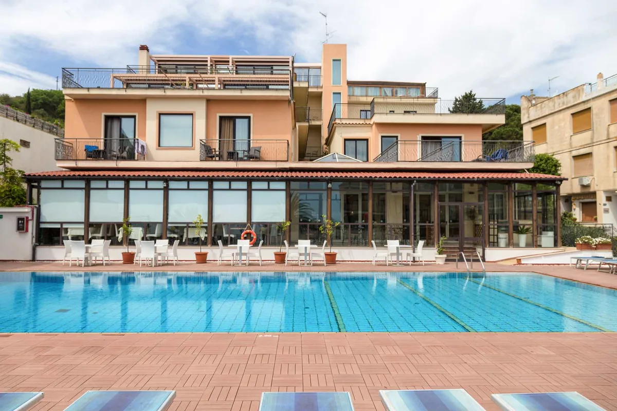 Villa Esperia — hoofdfoto