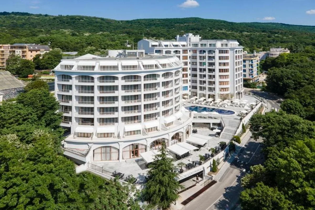Continental Hotel — hoofdfoto
