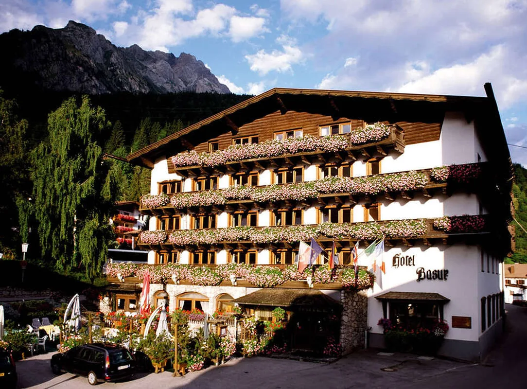 Berghotel Basur — hoofdfoto