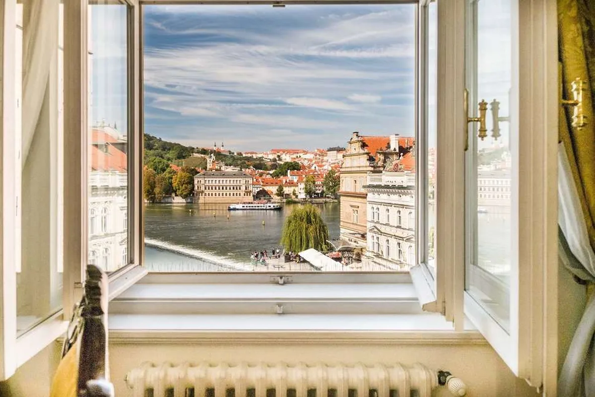 Charles Bridge Palace — hoofdfoto