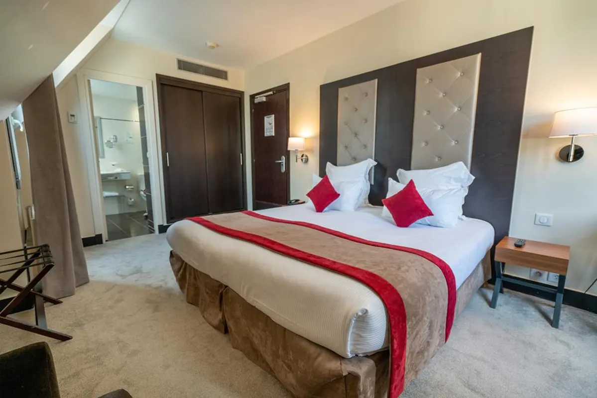 Elysées Bassano — hoofdfoto