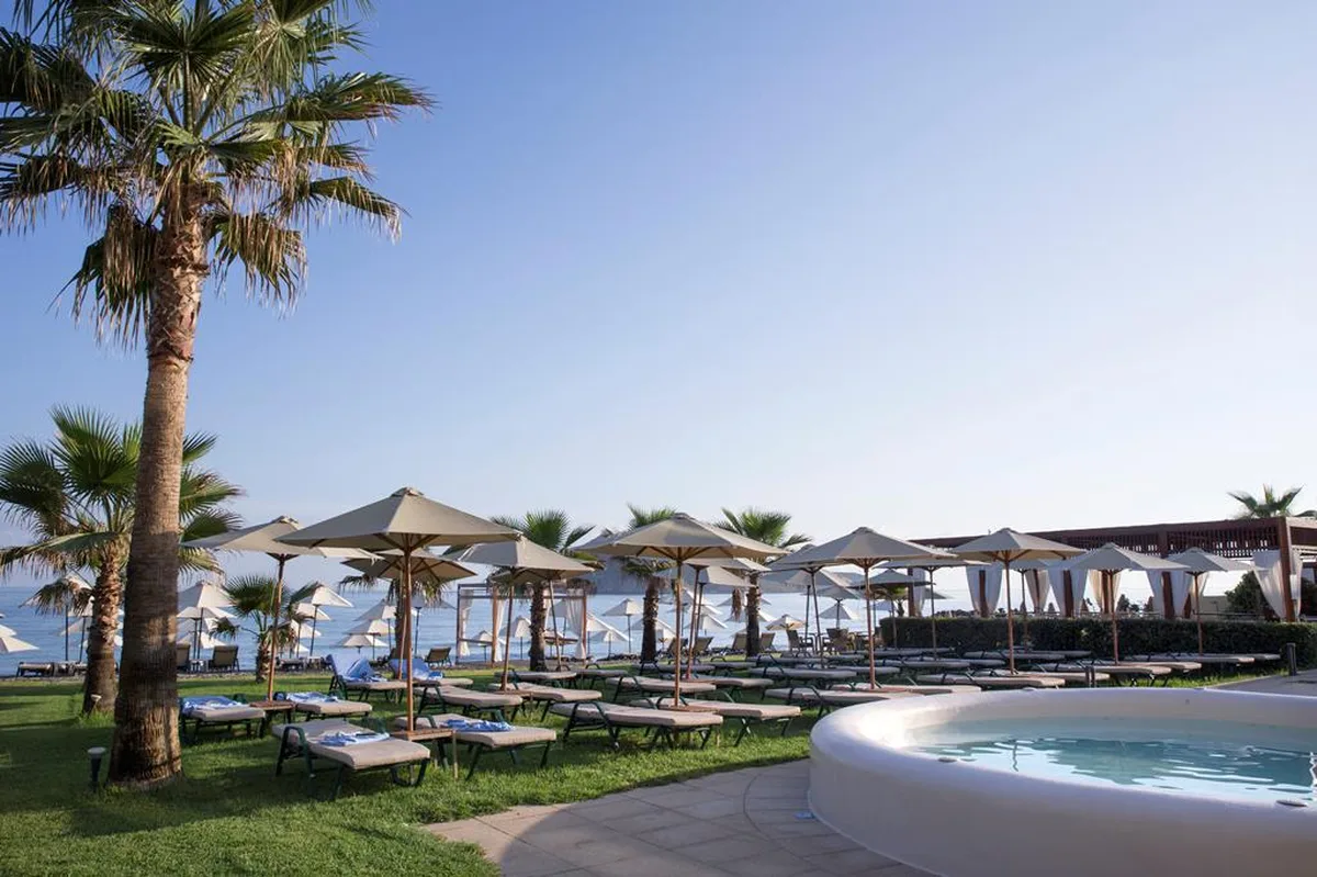 Thalassa Beach Resort — hoofdfoto