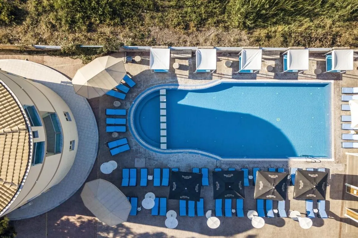 Paralia Studios, hoofdfoto
