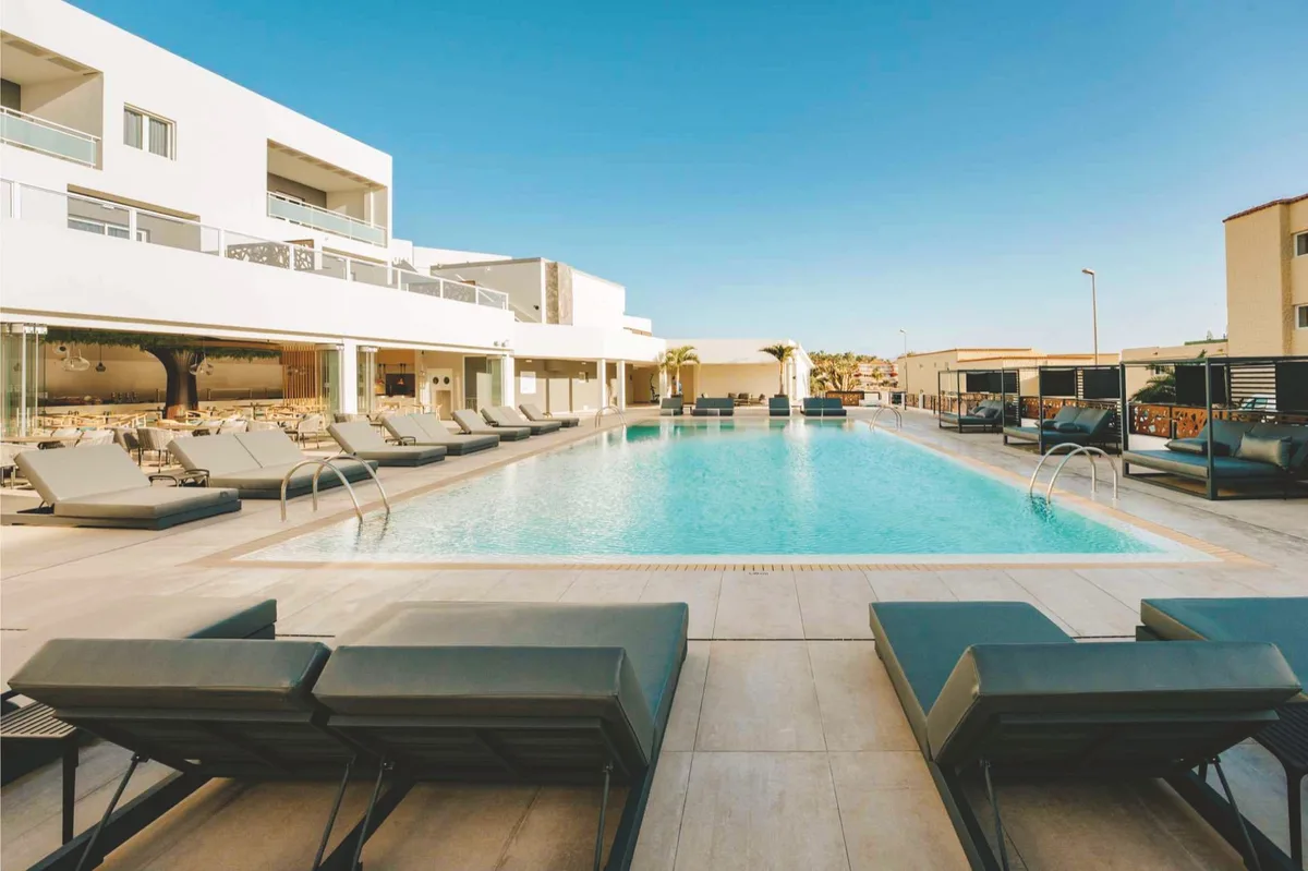 R2 Higos Beach Apartments — hoofdfoto