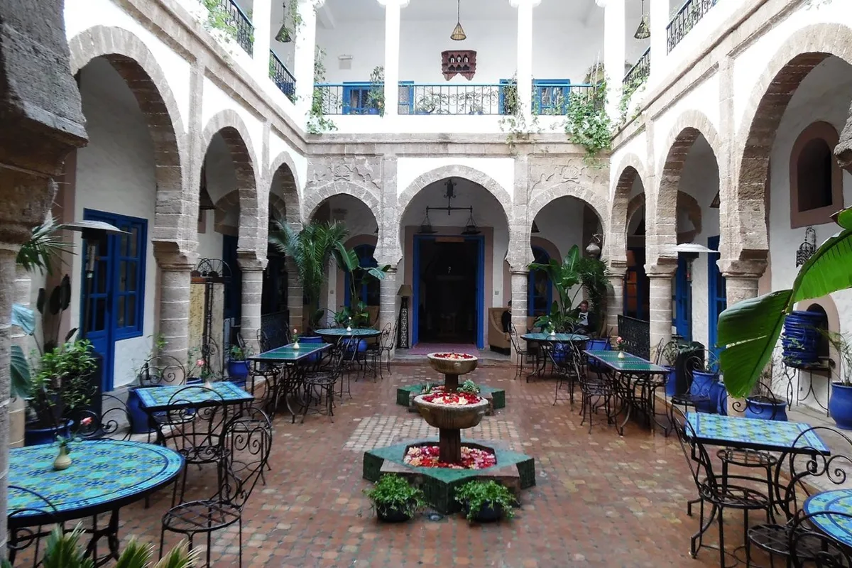 Riad Al Madina, hoofdfoto