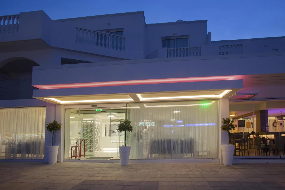 Princessa Vera Hotel Apartments — hoofdfoto