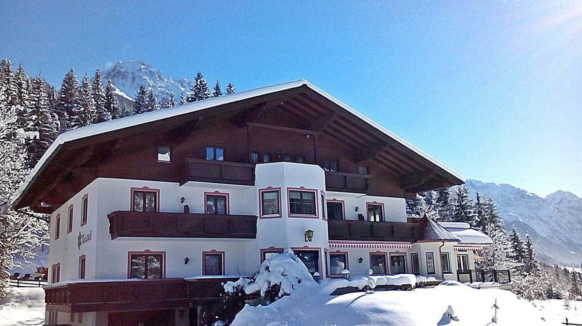 Hotel Kristall — hoofdfoto