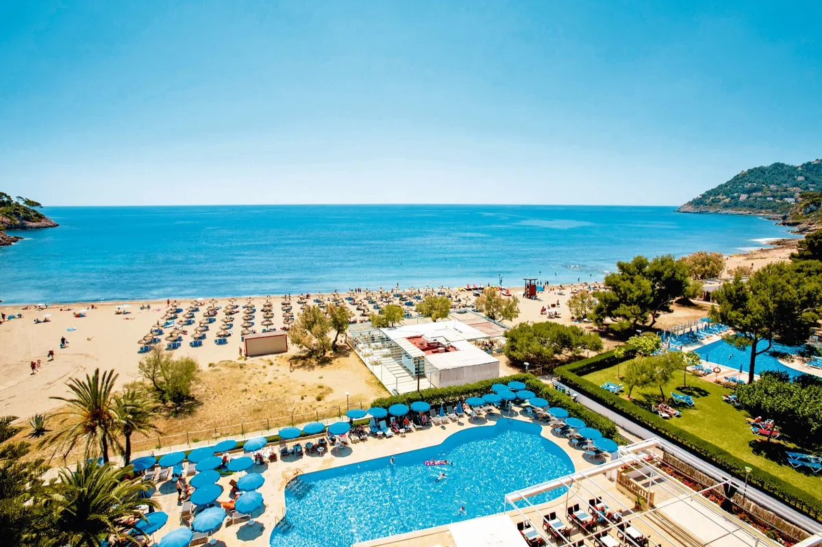 Universal Hotel Castell Royal — hoofdfoto