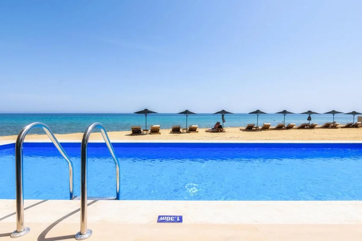 Cavo Orient Beach Hotel — hoofdfoto