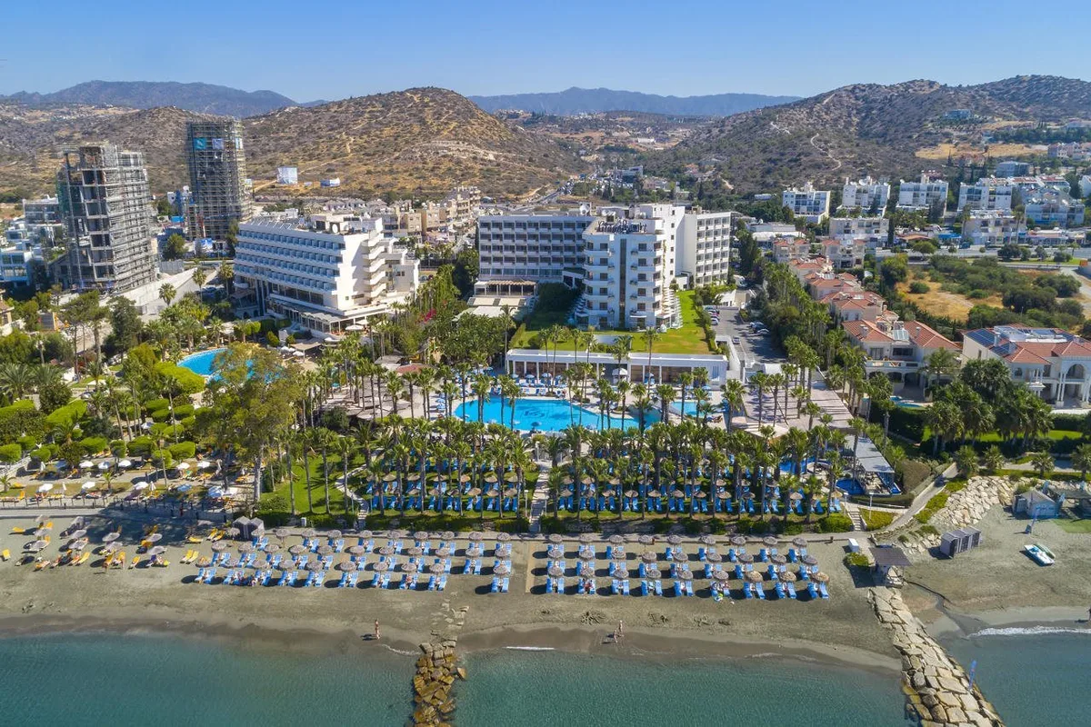The GrandResort Limassol by Leonardo Hotels — hoofdfoto