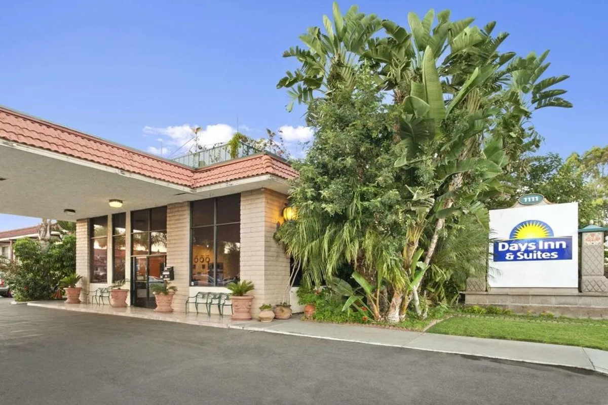 Days Inn & Suites by Wyndham Anaheim At Disneyland Park, hoofdfoto
