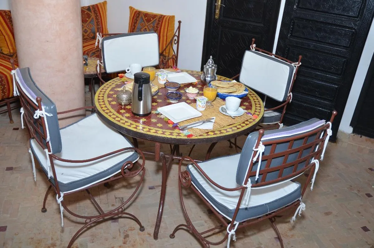 Riad Ailen, hoofdfoto
