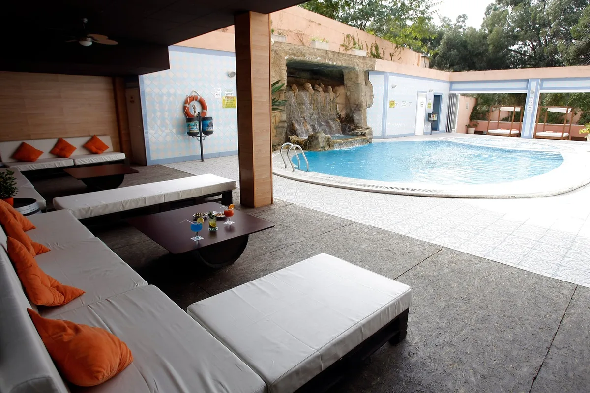 Tropic, hoofdfoto