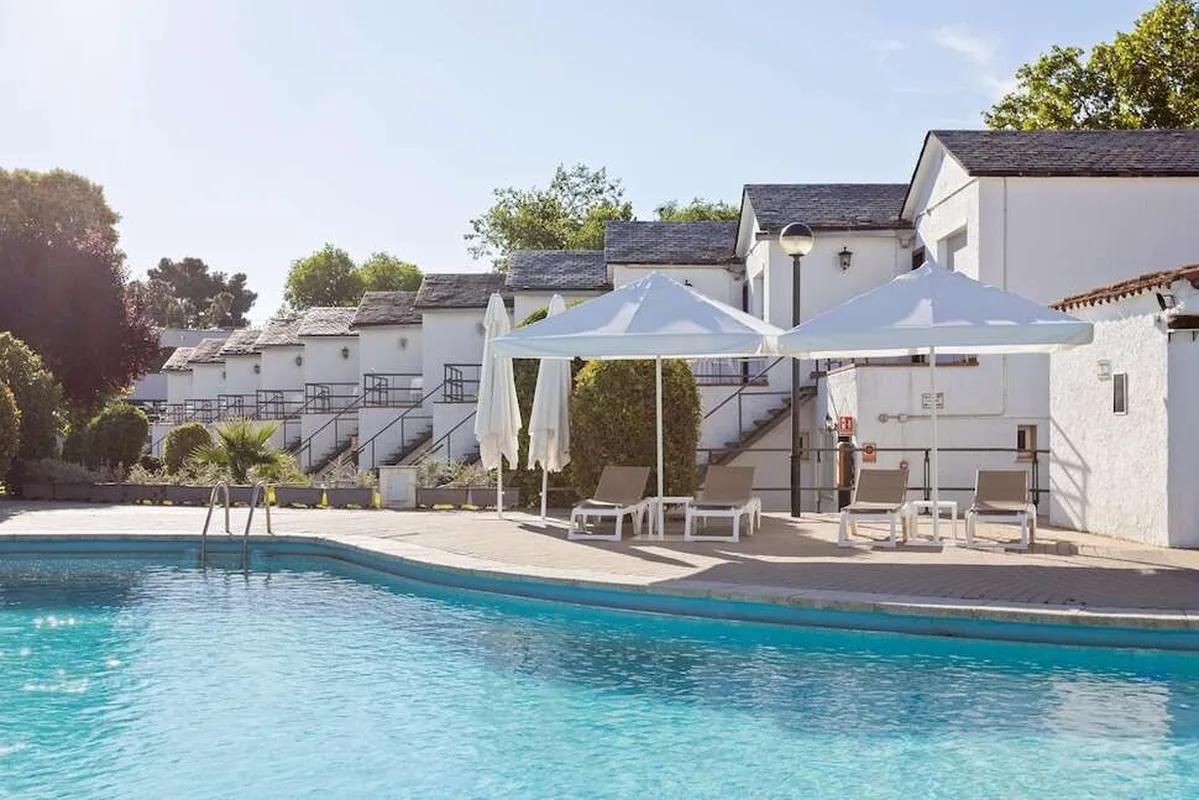 Hotel Osuna — hoofdfoto