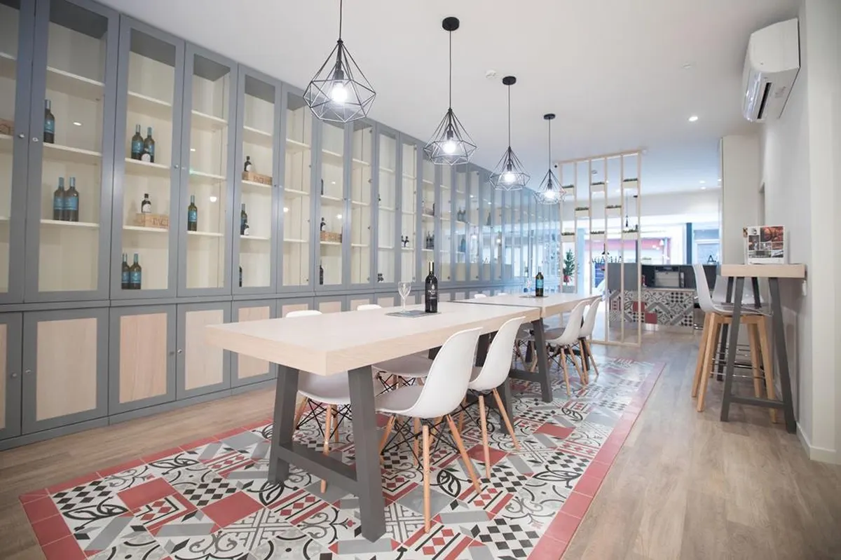 Almada Wine House — hoofdfoto