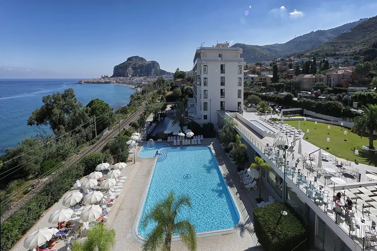 Santa Lucia le Sabbie d'Oro — hoofdfoto