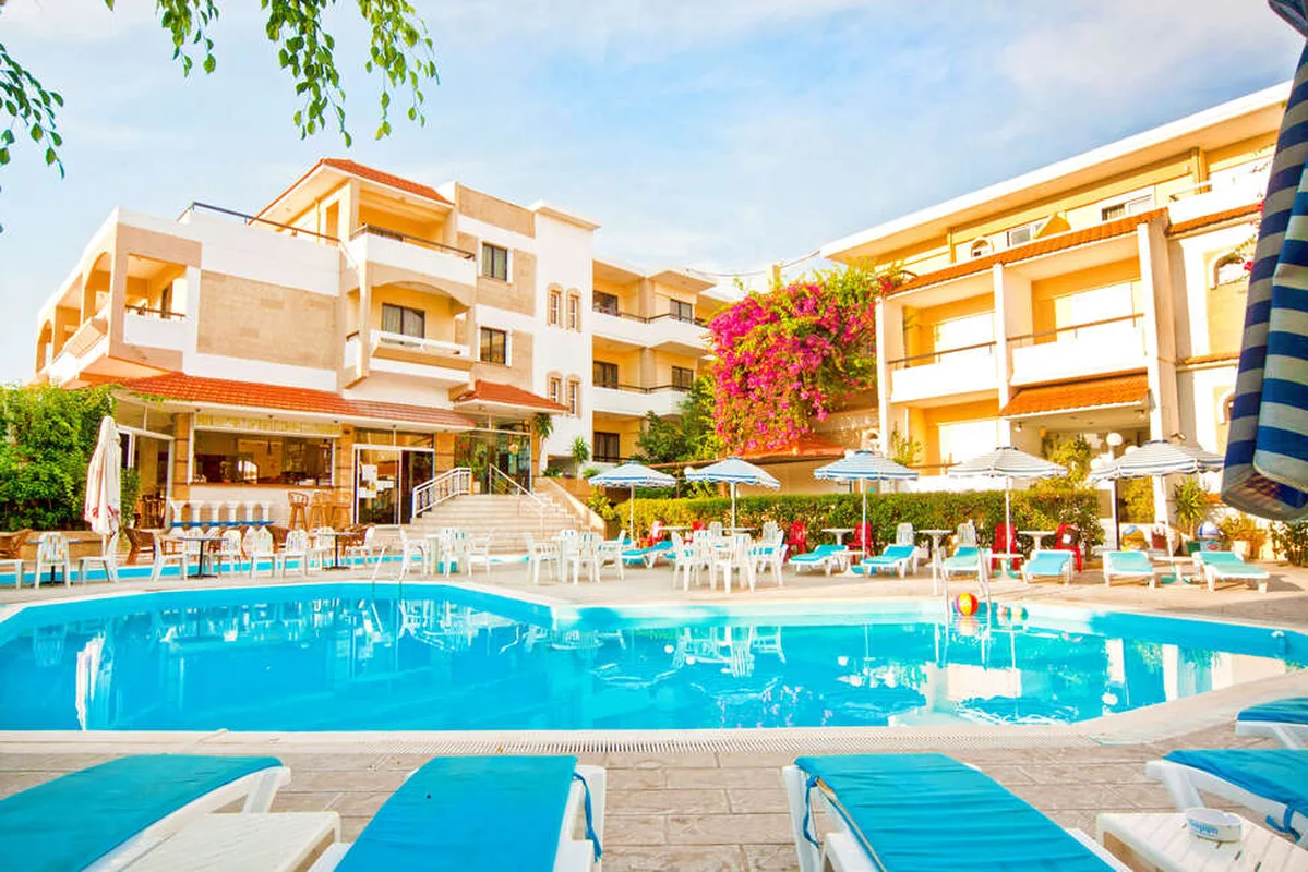 Kassandra Family Aparthotel — hoofdfoto