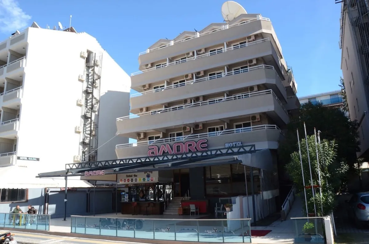 Amore Hotel, hoofdfoto