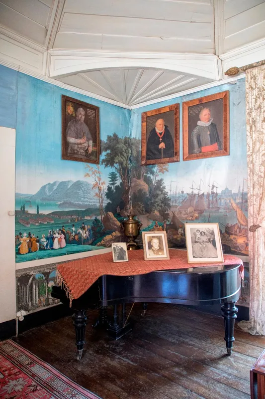 Casa de Sezim — hoofdfoto