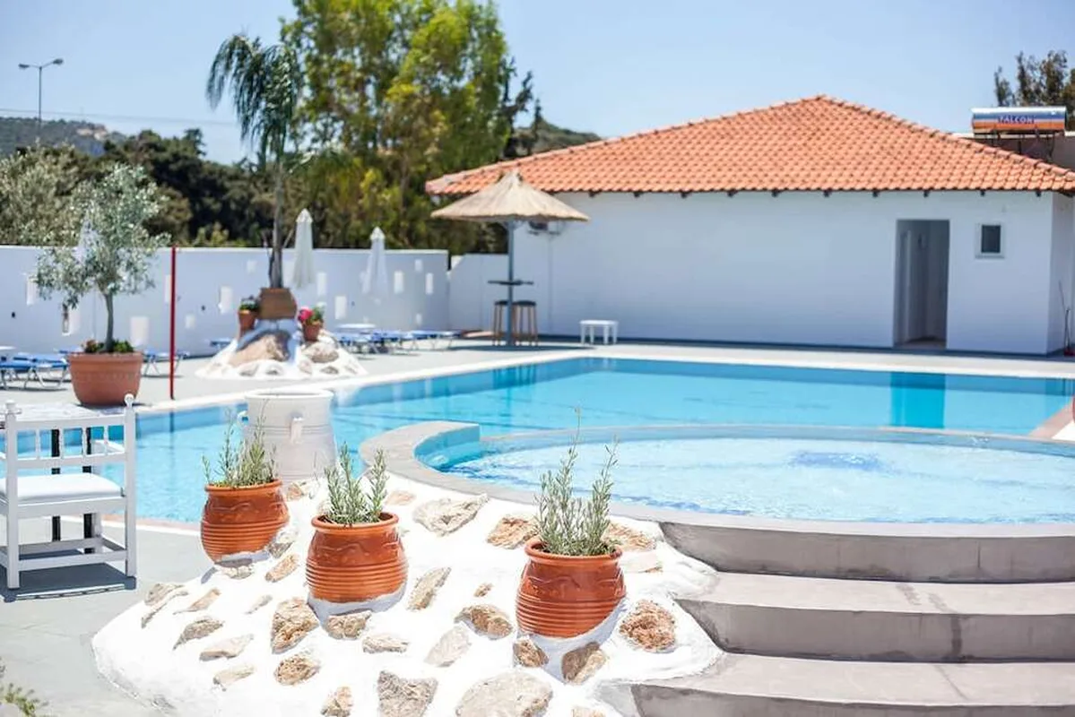Tinas Plus Hotel — hoofdfoto