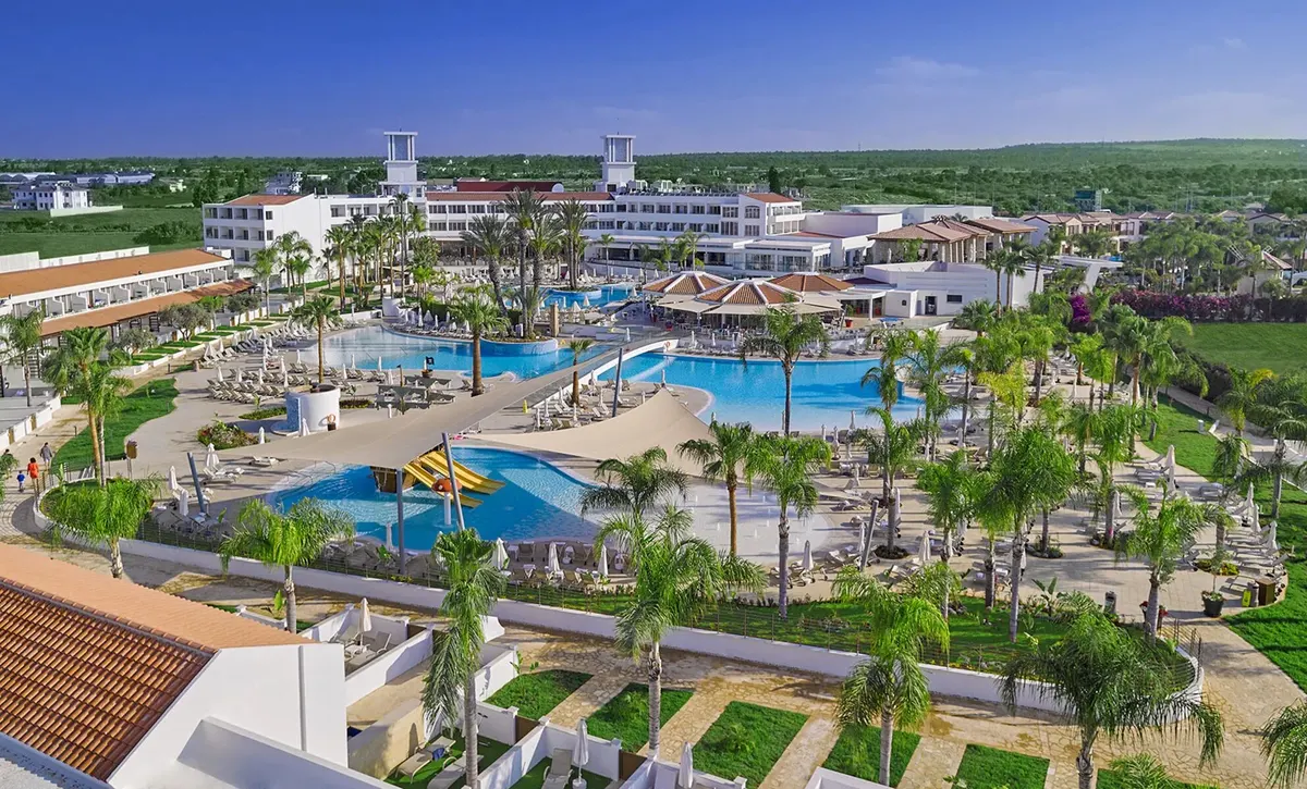 Olympic Lagoon Resort — hoofdfoto