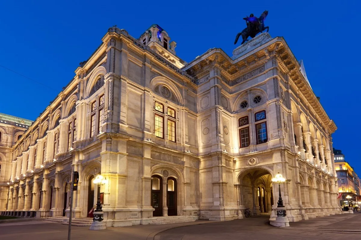 Opera Suites, hoofdfoto