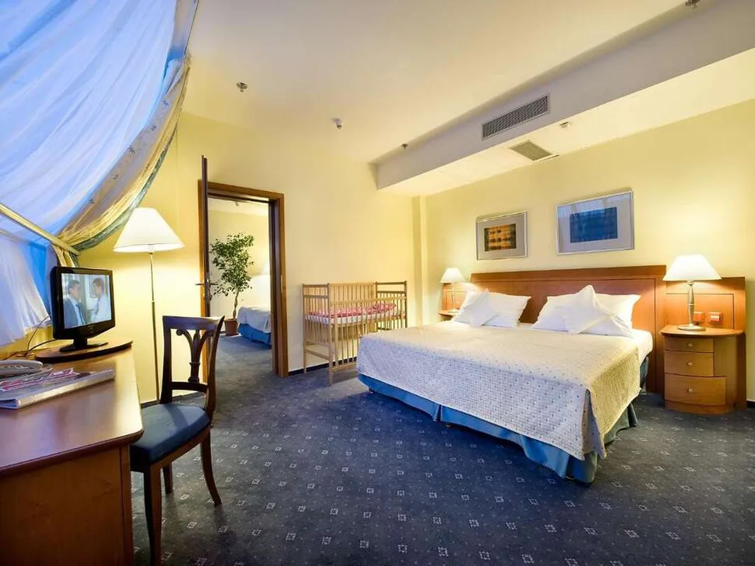 Ramada by Wyndham Airport Prague — hoofdfoto