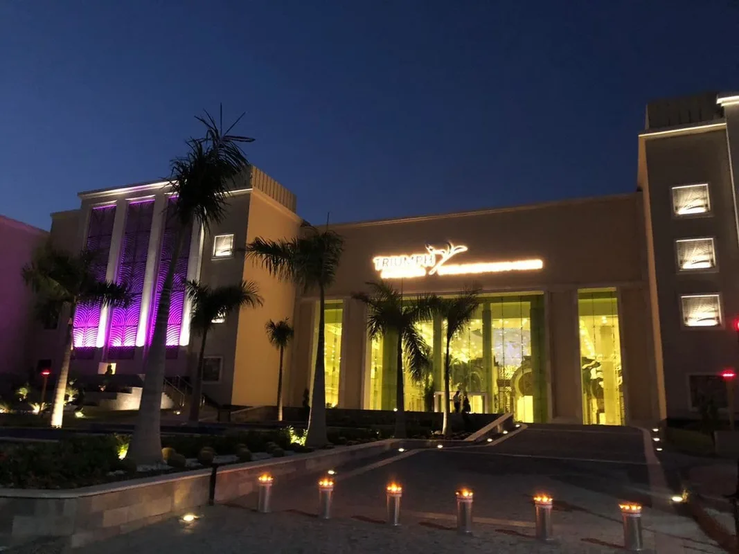 Triumph Luxury Hotel — hoofdfoto