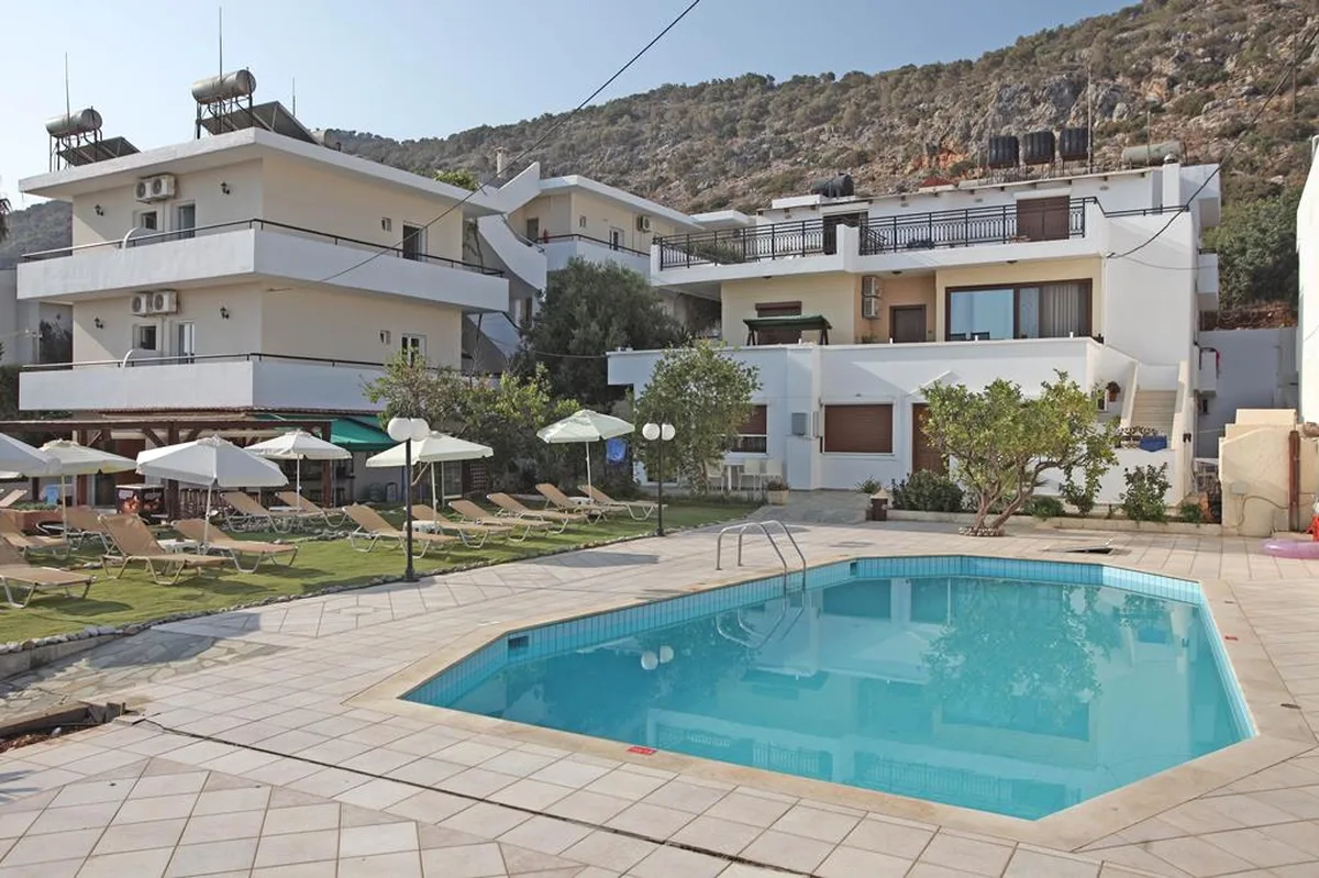 Iraklis Apartments — hoofdfoto