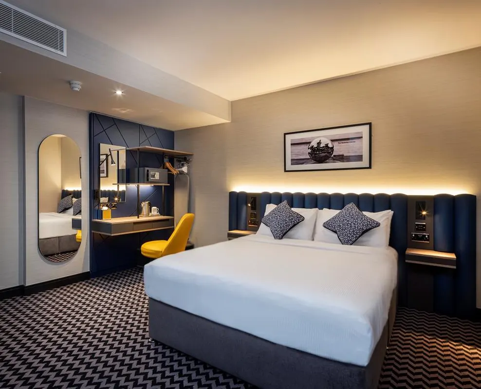 Academy Plaza — hoofdfoto