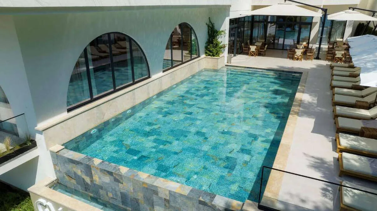 Great White Hotel — hoofdfoto