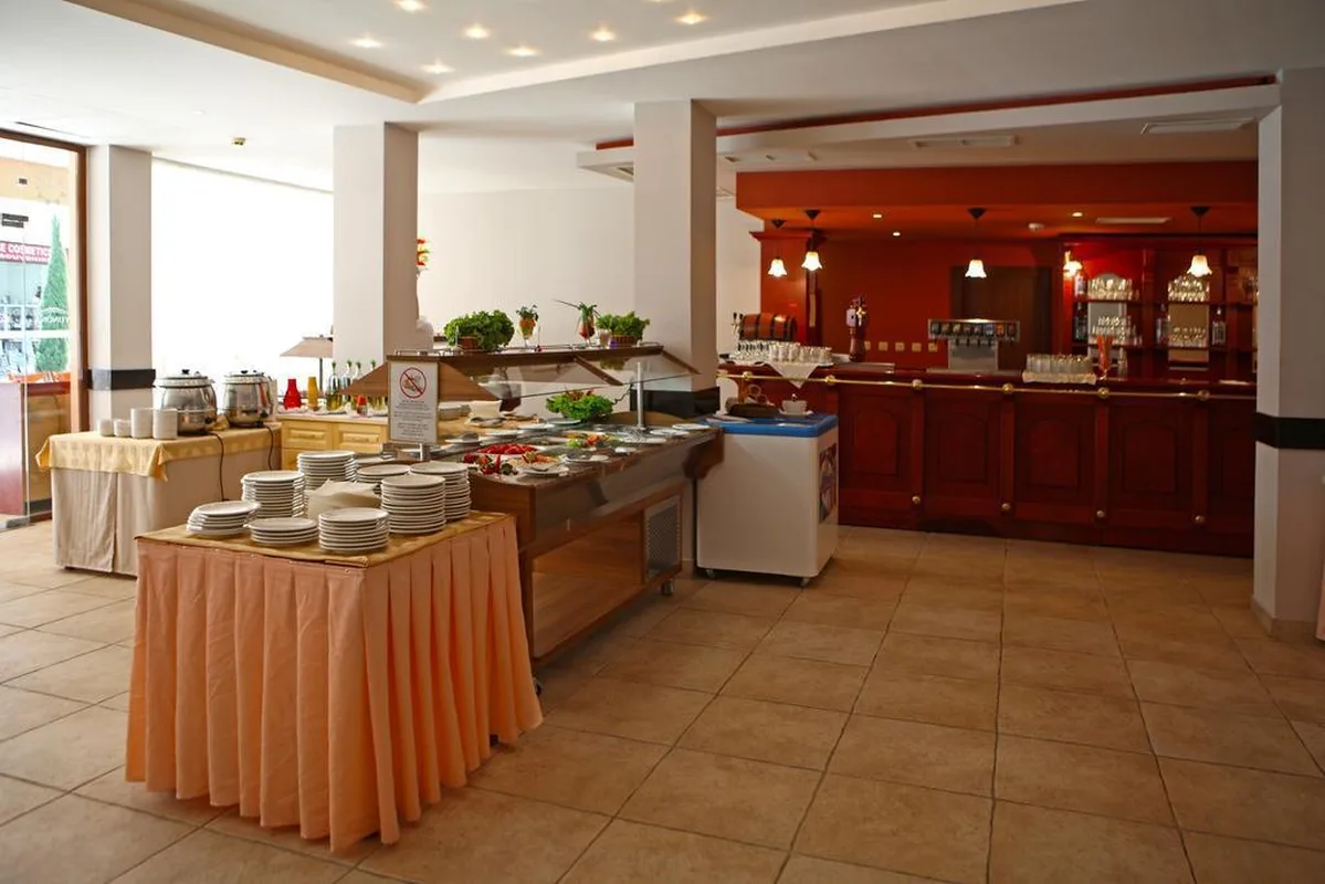 Hotel Yunona — hoofdfoto