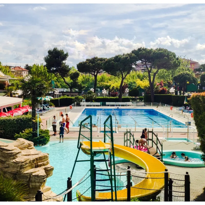 Happy Camp Mobile Homes in Camping Riccione, hoofdfoto