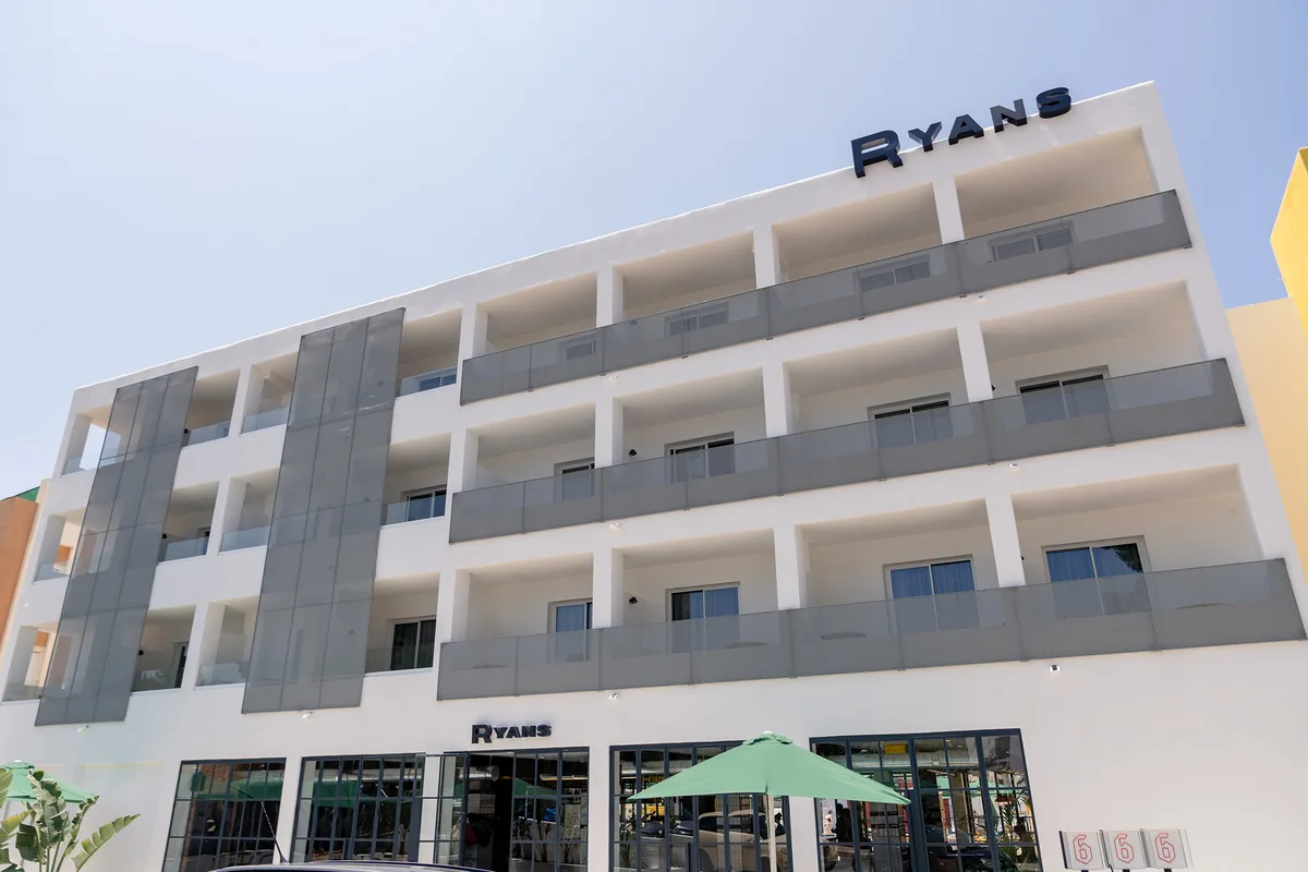 Ryans Lola's — hoofdfoto