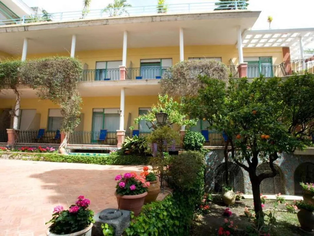 Continental Hotel — hoofdfoto