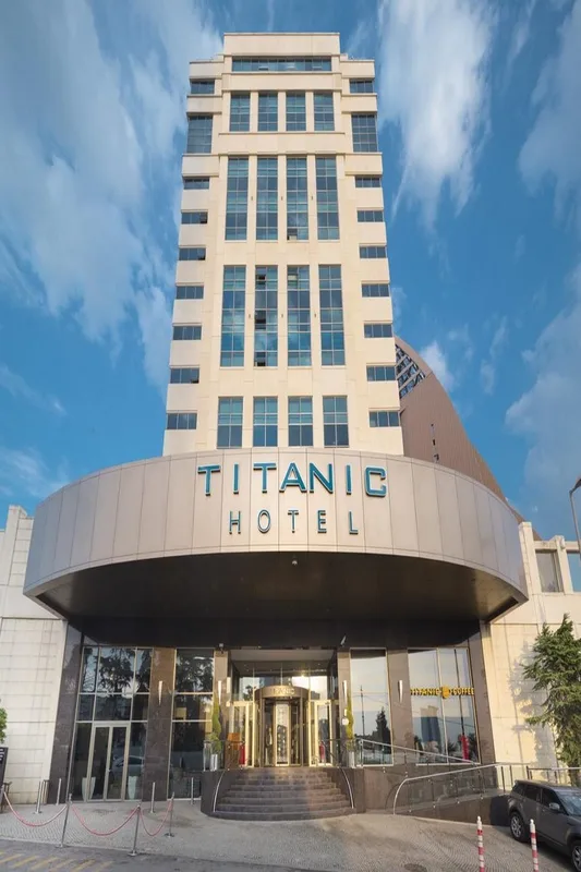 Titanic Business Kartal — hoofdfoto