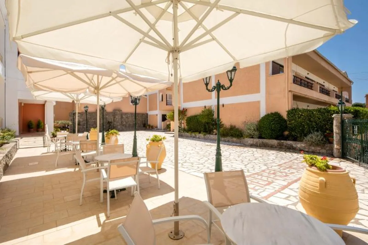 Hotel Rossis Beach — hoofdfoto