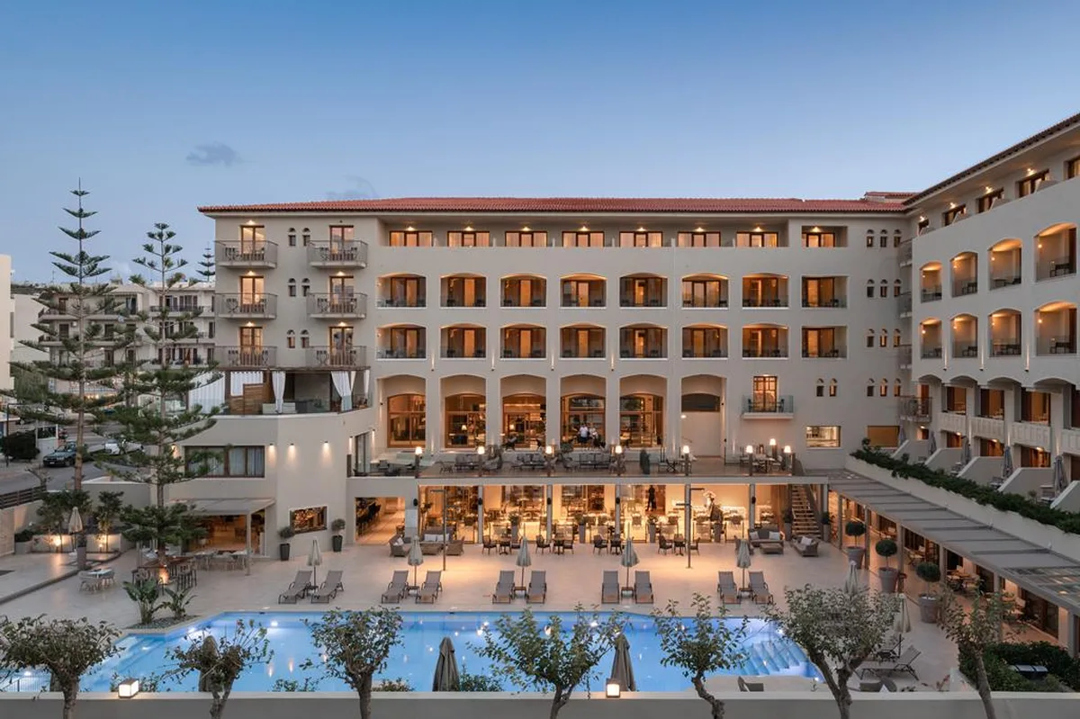 Theartemis Palace — hoofdfoto