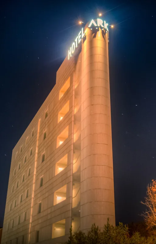 Ark Hotel, hoofdfoto