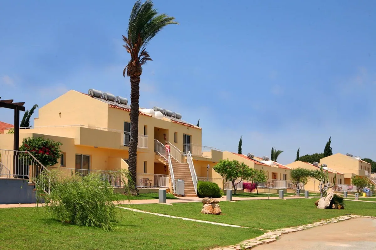 The Macronissos Holiday Village — hoofdfoto