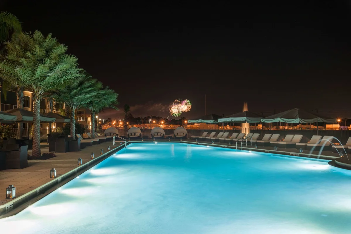 Magic Village Yards, Trademark Collection, hoofdfoto