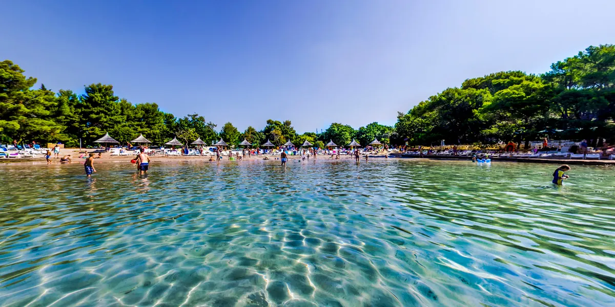 Camping Pine Beach Pakostane — hoofdfoto