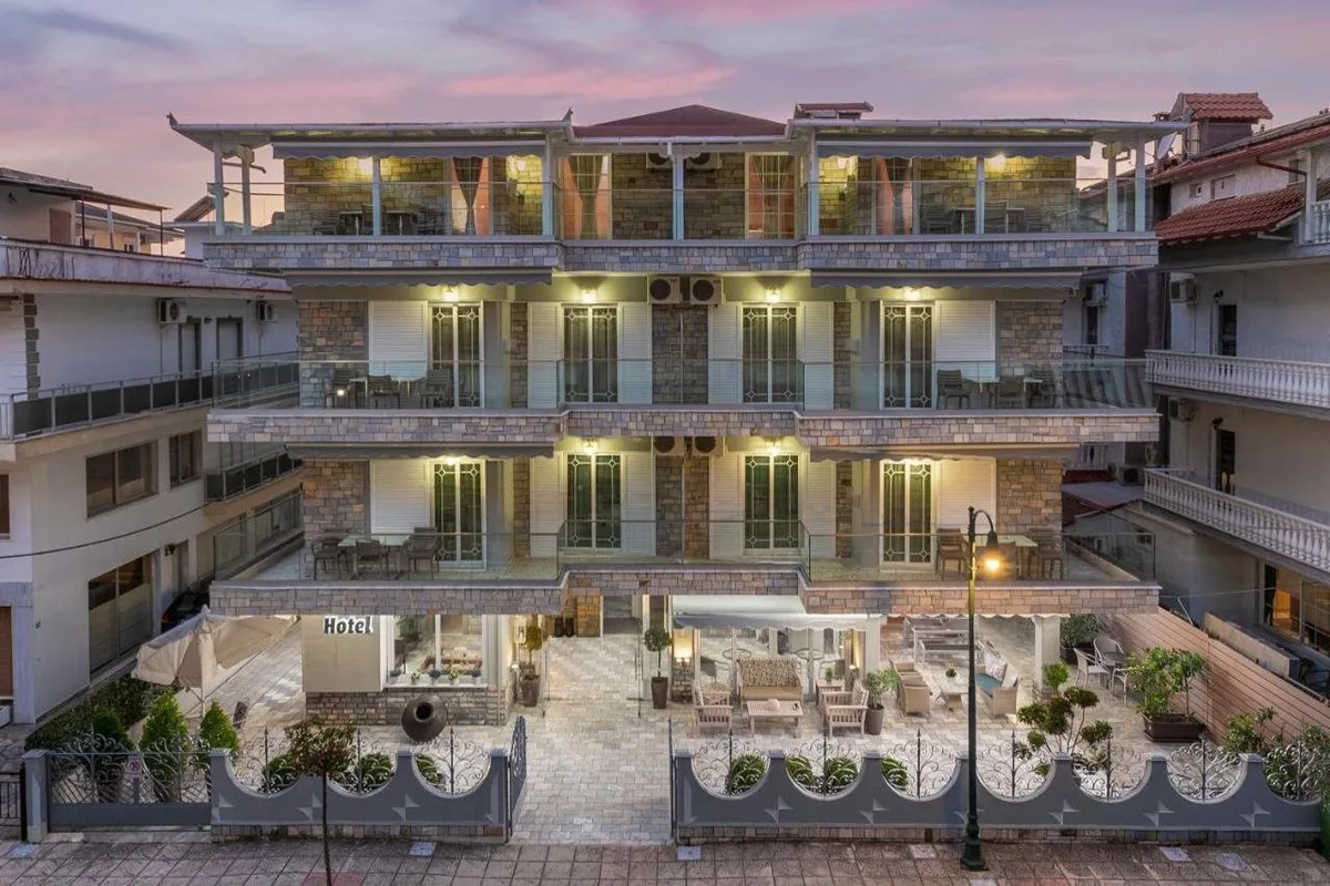 Ouzas Luxury Hotel — hoofdfoto