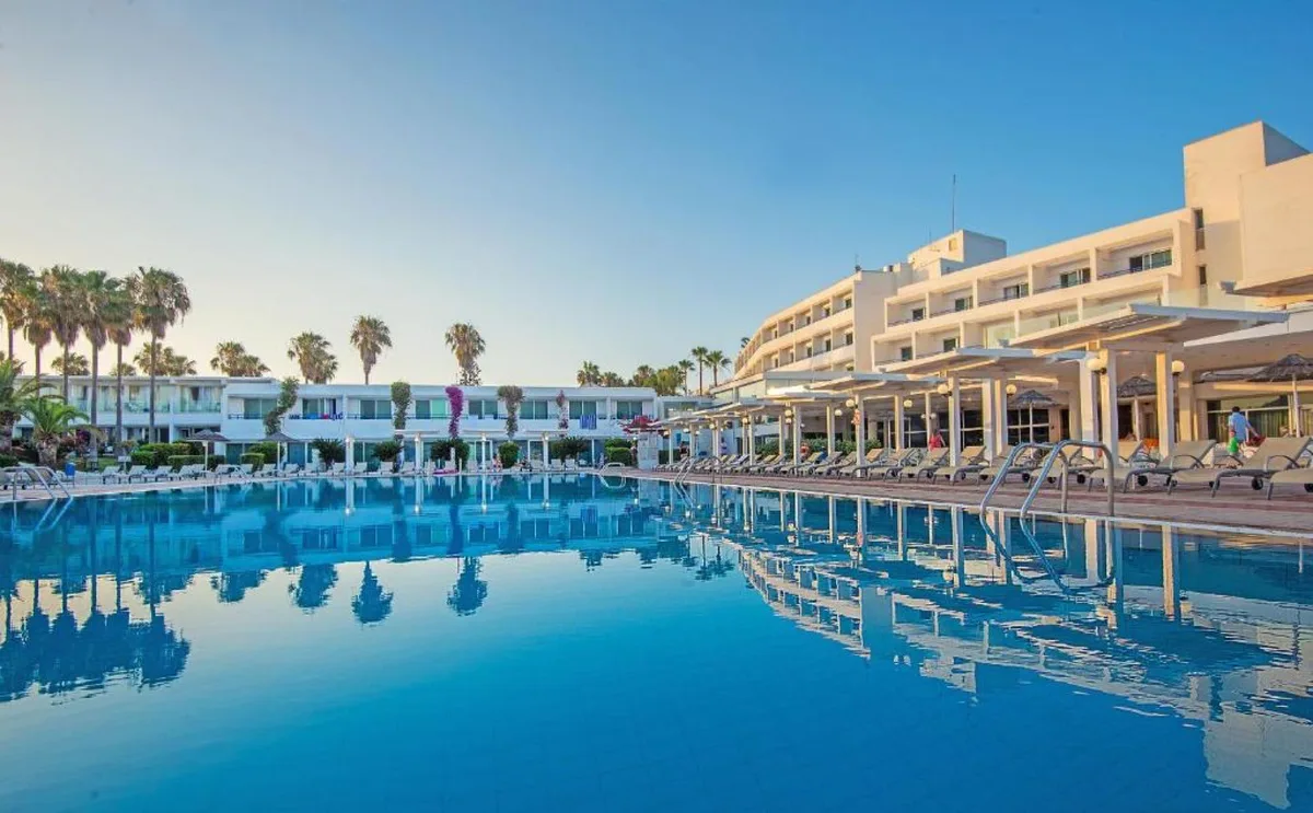 The Dome Beach Hotel & Resort — hoofdfoto